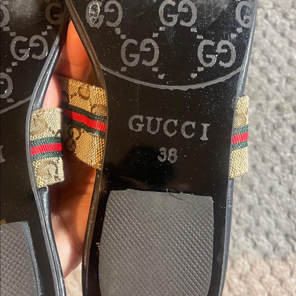 Gucci Tan and Black Logo Sandals. Size 38. - Picture 7 of 11